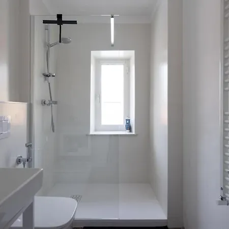 Апартаменты Fancy Bright With And Mountain View On An Ancient Staircase 5 Mins To The Station With 2 Balcony With Amazing View Специя