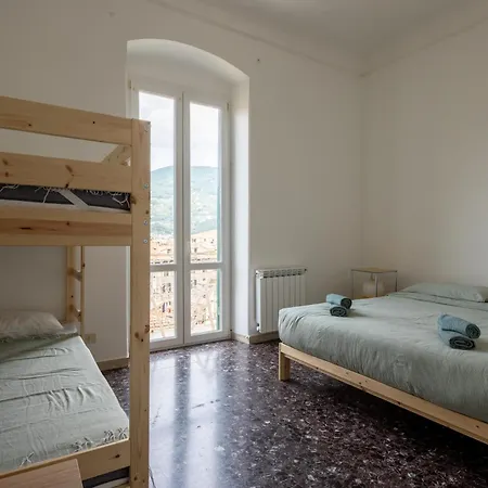 Διαμέρισμα Fancy Bright With And Mountain View On An Ancient Staircase 5 Mins To The Station With 2 Balconies With Amazing View
