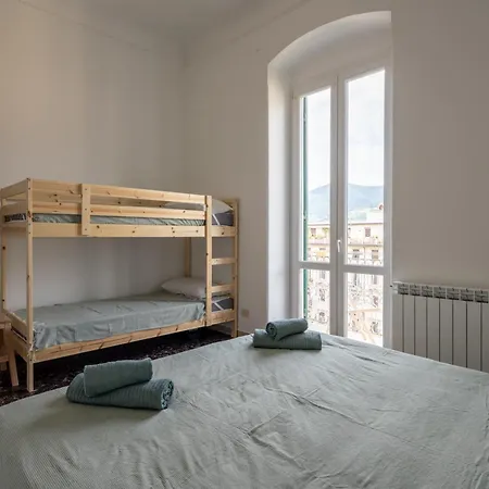 Апартаменты Fancy Bright With And Mountain View On An Ancient Staircase 5 Mins To The Station With 2 Balcony With Amazing View Специя