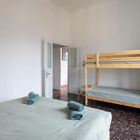 Апартаменты Fancy Bright With And Mountain View On An Ancient Staircase 5 Mins To The Station With 2 Balcony With Amazing View