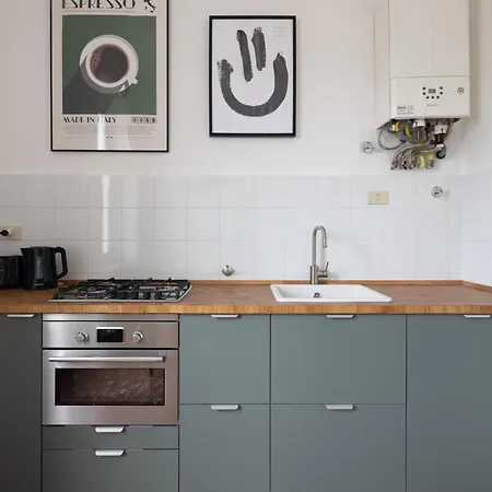 Fancy Bright With And Mountain View On An Ancient Staircase 5 Mins To The Station With 2 Balcony With Amazing View Апартаменты