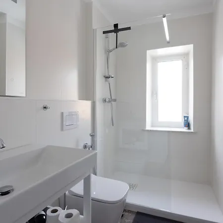 Апартаменты Fancy Bright With And Mountain View On An Ancient Staircase 5 Mins To The Station With 2 Balcony With Amazing View Специя