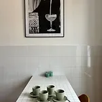 Fancy Bright With And Mountain View On An Ancient Staircase 5 Mins To The Station With 2 Balconies With Amazing View 아파트 *