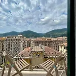 Fancy Bright With And Mountain View On An Ancient Staircase 5 Mins To The Station With 2 Balconies With Amazing View * 라스페치아