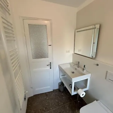 Apartment Fancy Bright With And Mountain View On An Ancient Staircase 5 Mins To The Station With 2 Balcony With Amazing View La Spezia