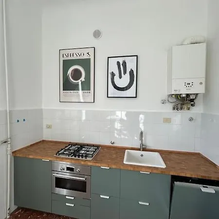 Fancy Bright With And Mountain View On An Ancient Staircase 5 Mins To The Station With 2 Balcony With Amazing View Apartment