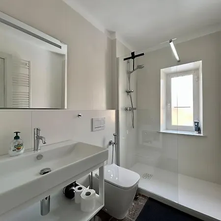 Fancy Bright With And Mountain View On An Ancient Staircase 5 Mins To The Station With 2 Balcony With Amazing View * La Spezia