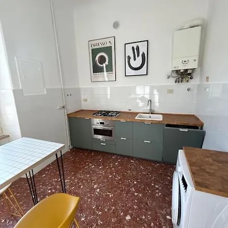 Fancy Bright With And Mountain View On An Ancient Staircase 5 Mins To The Station With 2 Balcony With Amazing View La Spezia