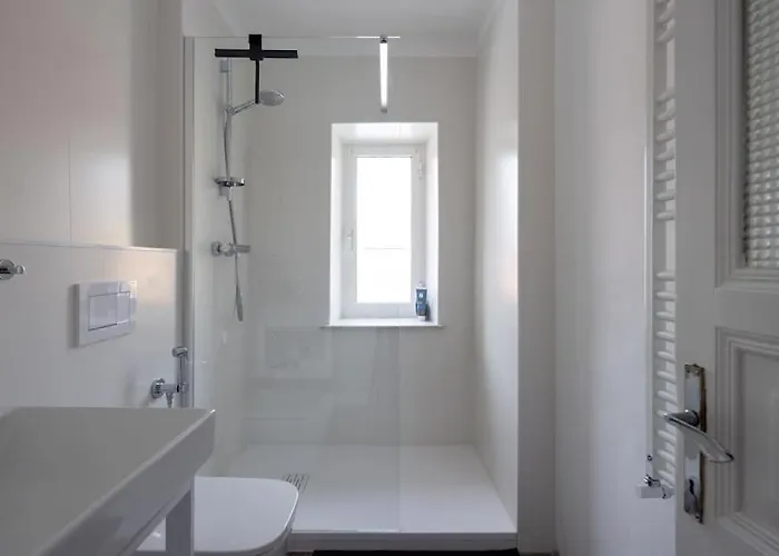 アパート Fancy Bright With And Mountain View On An Ancient Staircase 5 Mins To The Station With 2 Balconies With Amazing View ラ・スペツィア