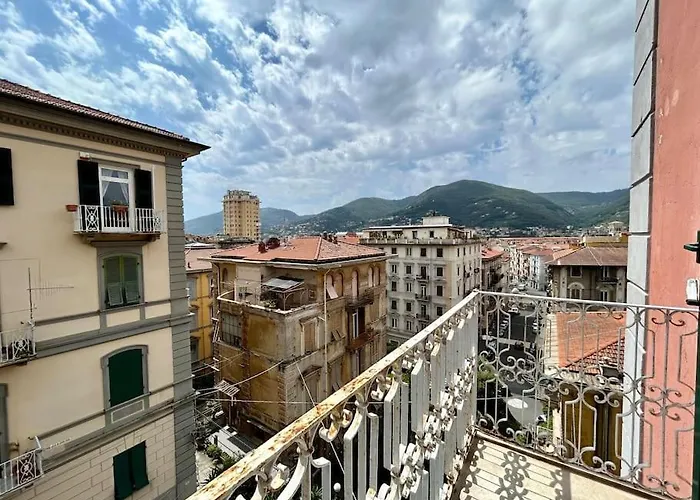 Fancy Bright With And Mountain View On An Ancient Staircase 5 Mins To The Station With 2 Balcony With Amazing View * La Spezia