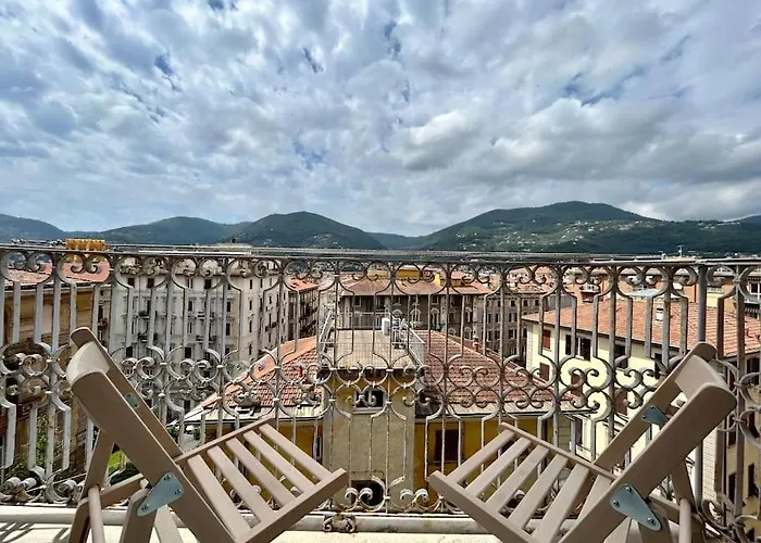 Fancy Bright With And Mountain View On An Ancient Staircase 5 Mins To The Station With 2 Balconies With Amazing View アパート ラ・スペツィア